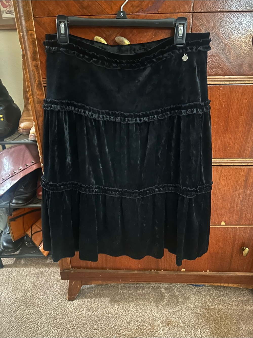 DKNY black velvet tiered midi skirt with ruffles, 
size M.
